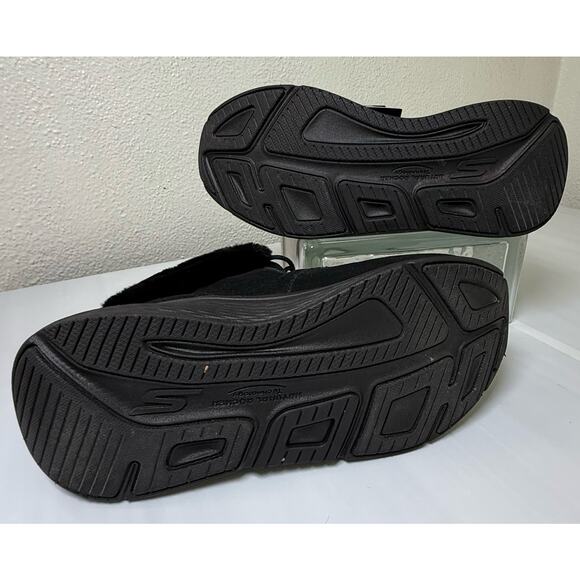 SKECHERS Sz 9.5 Max Cushion Anti Slip Winter Boots Faux Suede and Fur Trim Black - Picture 11 of 11
